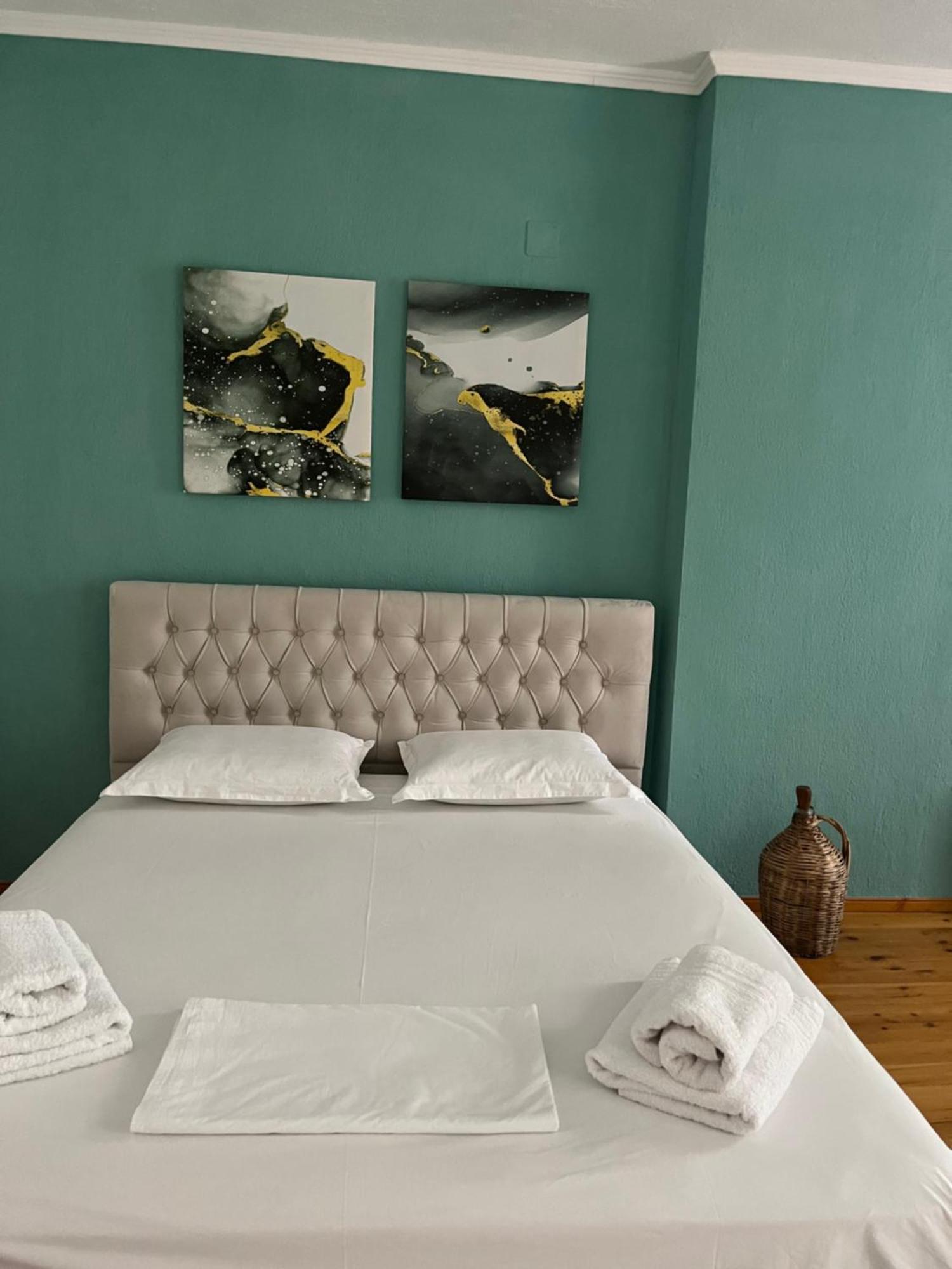 Vrenjo Guesthouse Гирокастра Экстерьер фото